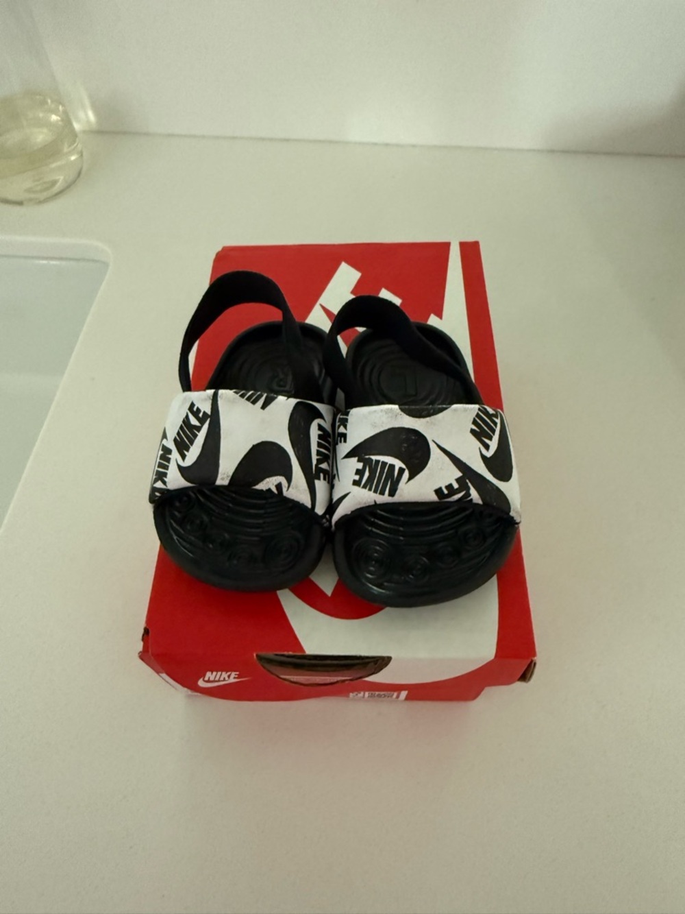 Nike infant/toddler Black & White Logo Sandals- size 3C